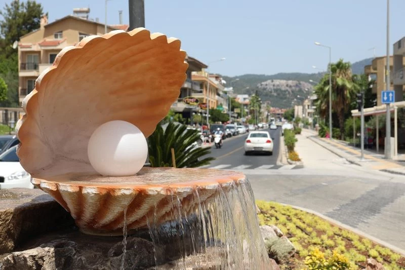 Yunus Nadi Caddesi’ne süs havuzu yapıldı
