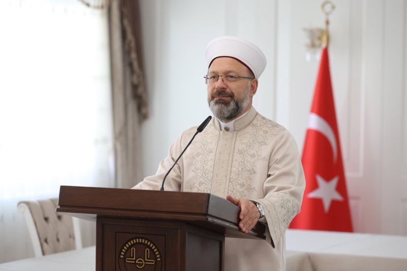 Diyanet İşleri Başkanı Erbaş: “Hangi meslekte olursanız olun gayeniz, topluma ve insanlığa hizmet etmek olmalıdır”
