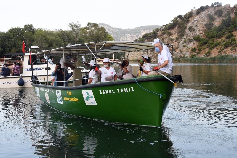 “Kanal Temiz” teknesi Dalyan’da temizliğe başladı
