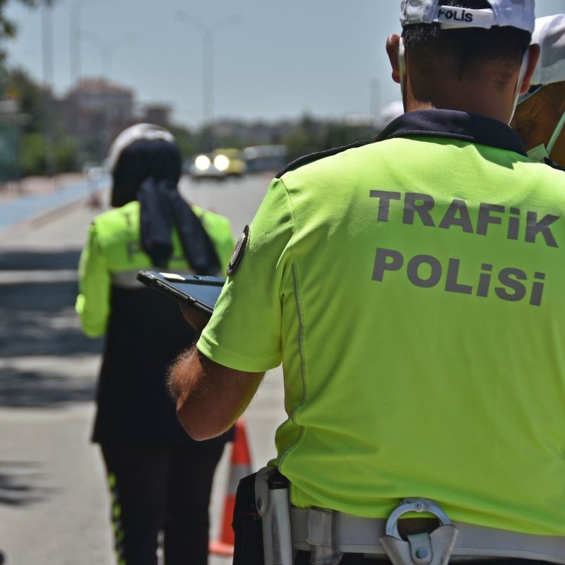 Konya’da 3 bin 989 sürücüye ceza, 100 araç trafikten men edildi
