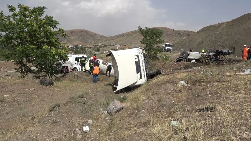 Akaryakıt yüklü tanker 3 parçaya bölündü, Ankara-Samsun kara yolunda ulaşım 2 saat aksadı

