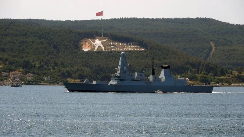 Rusya’nın Kardeniz’de ateş açtığı İngiliz savaş gemisi ‘HMS Defender’ Çanakkale’de
