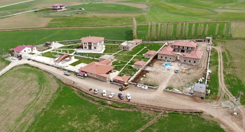 Bayburt’un ödüllü müzesinin ziyaretçileri Selçuklu mimarisi handa ağırlanıyor
