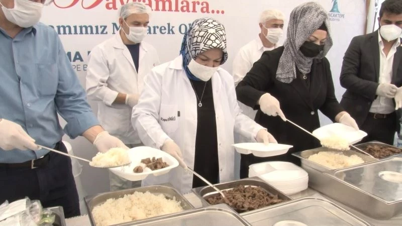 Sancaktepe’de kurban kesim alanında kavurma ziyafeti
