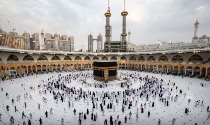 Hacı adayları Kurban Bayramı namazını Kabe’de kıldı
