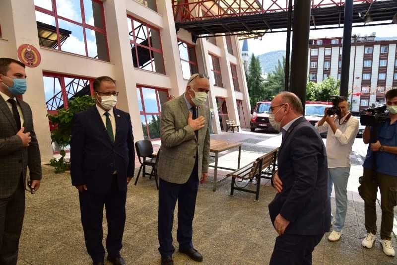 Vali Karadeniz itfaiye ekipleriyle bayramlaştı
