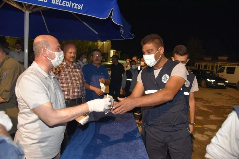 Başkan Pekyatırmacı bayram mesaisindeki personeli ziyaret etti
