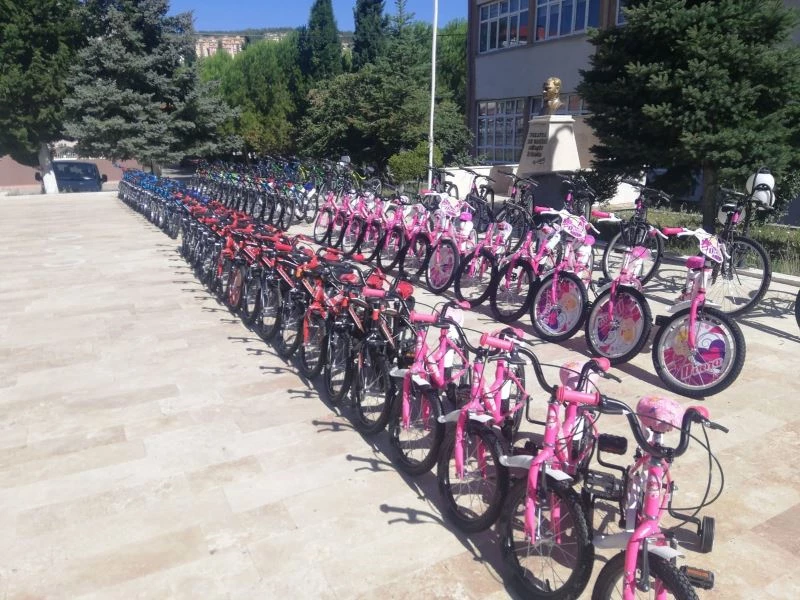 Kale’de 100 öğrenci bayramı sürprizle karşıladı
