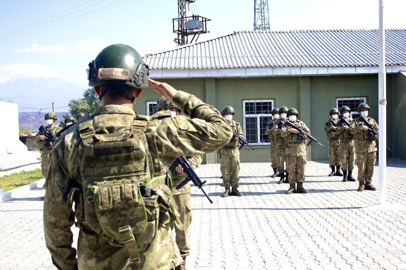 “Hudut Kartalları” bayramda da sınır nöbetinde
