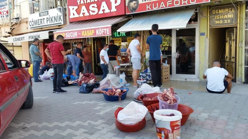 Kasaplarda kıyma çektirme mesaisi
