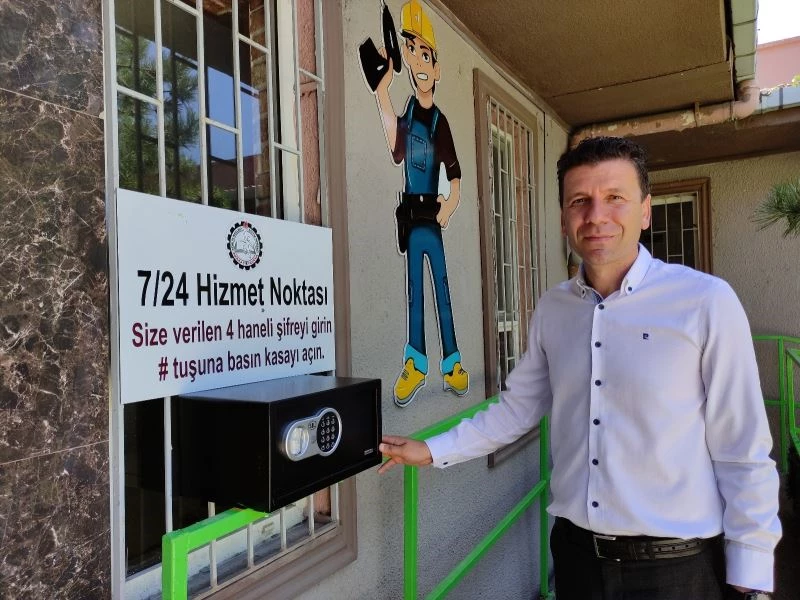 (Özel) Şifreyi giren kasadan diplomasını alıyor
