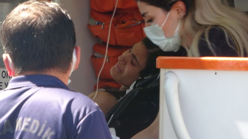 Denizde fenalık geçiren genç kadın, hastaneye kaldırıldı
