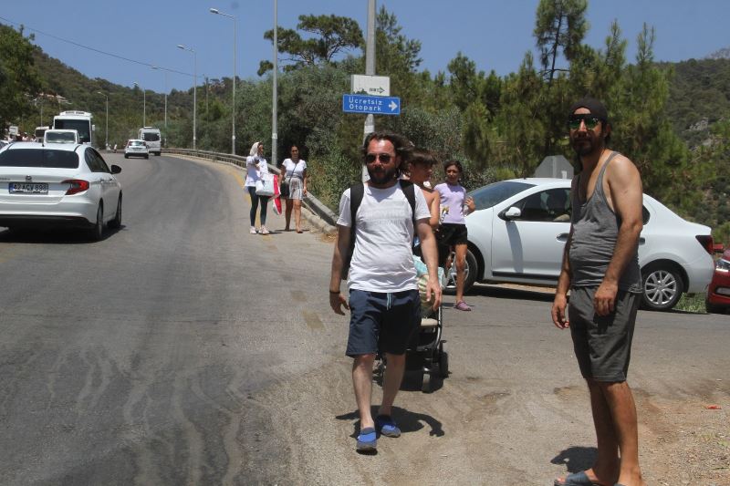 Ölüdeniz’e ulaşmak için kilometrelerce yürüdüler
