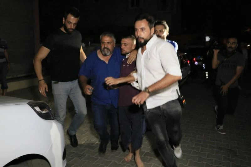 Kız alıp verme meselesi yüzünden amcasını ve kuzenini pompalı tüfekle vurarak ağır yaraladı
