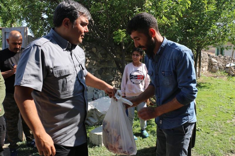 Belçika’da yaşayan hayırseverlerin kurbanlıkları Diyadin’de kesildi
