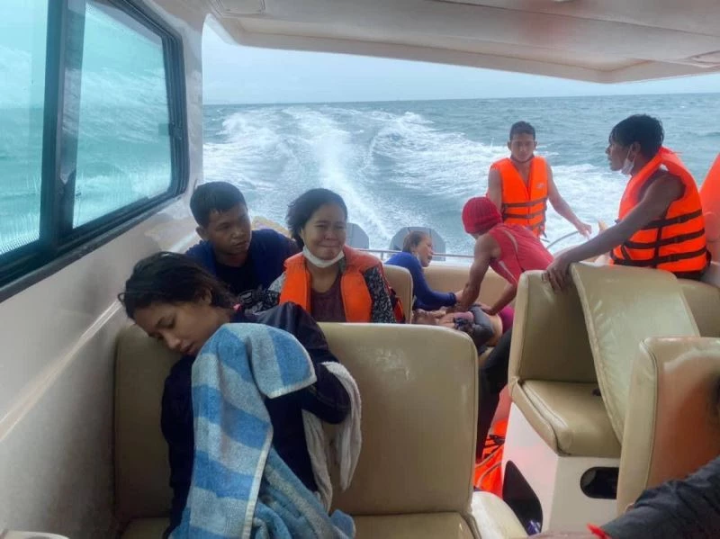 Kamboçya açıklarında tekne yandı: 1 ölü
