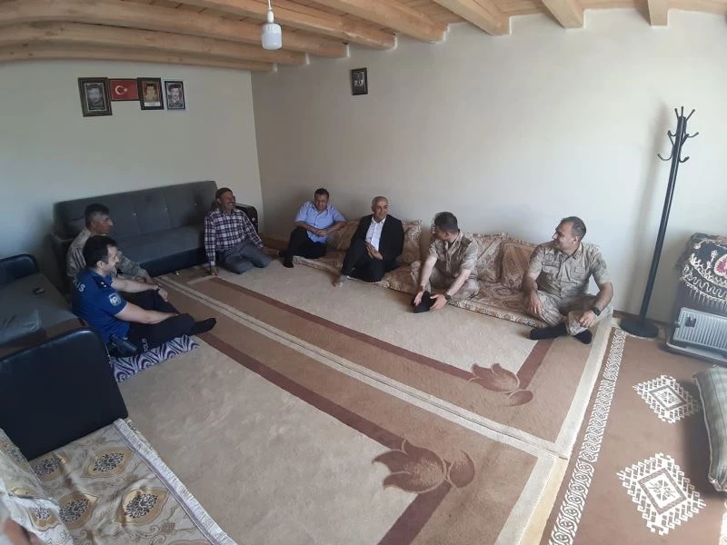 Protokolden şehit ailelerine ziyaret
