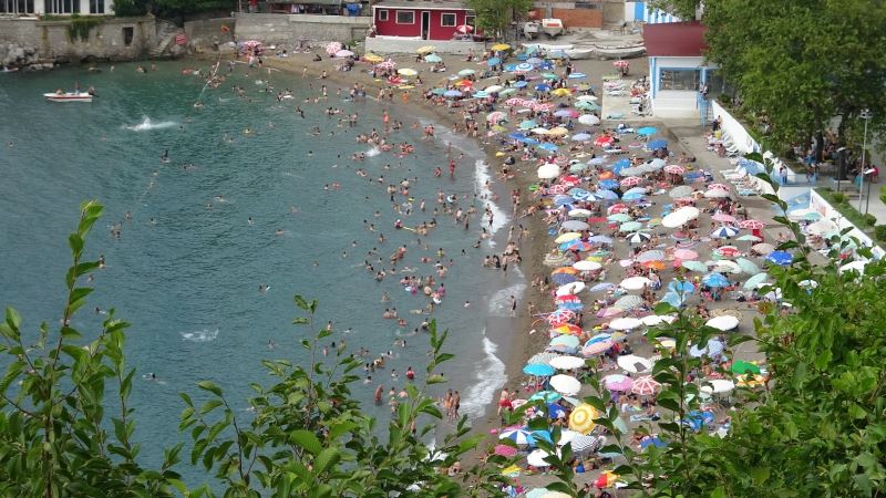 Vatandaşlar bayramda sahillere akın etti
