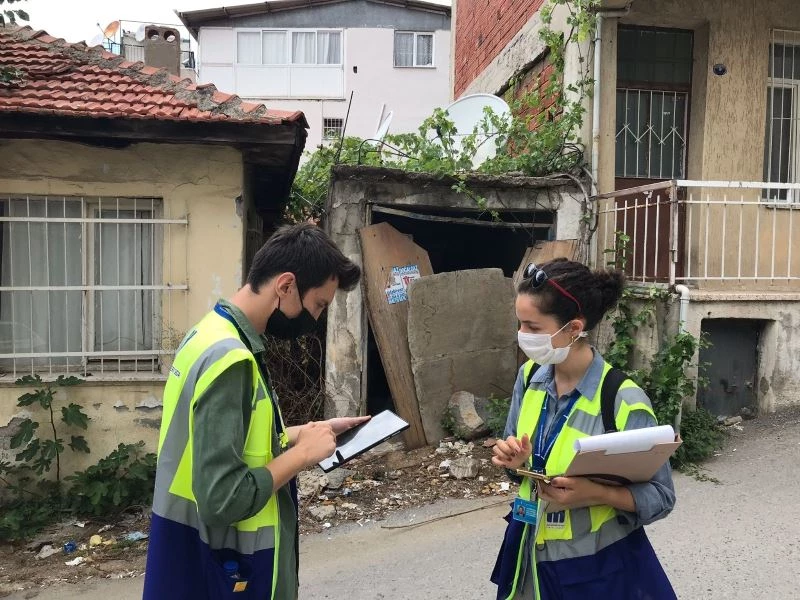 Büyükşehir, İzmir Bayraklı’nın yapı stoku envanteri için sahada
