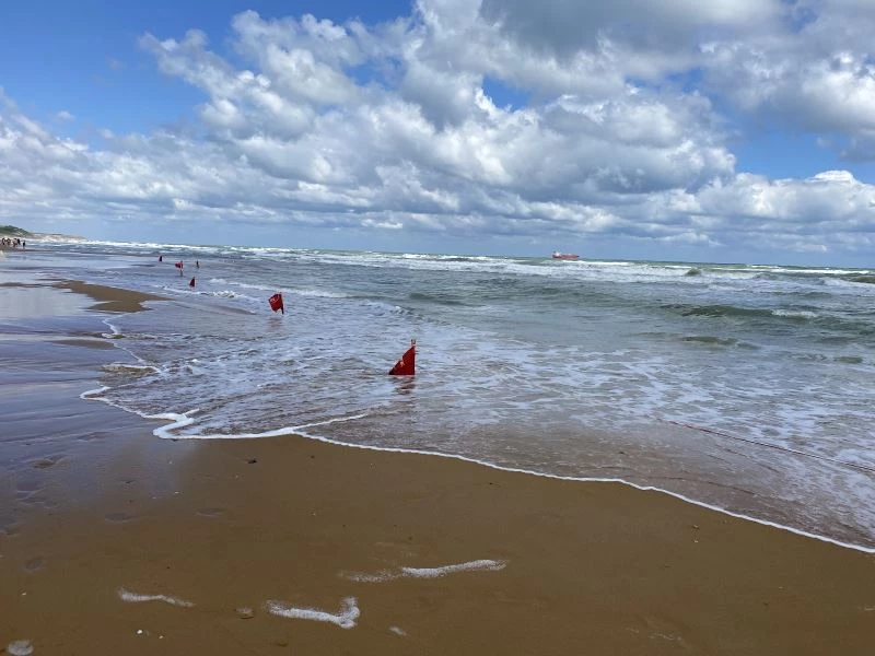 Sarıyer’de kötü hava koşulları nedeniyle denize girmek yasaklandı
