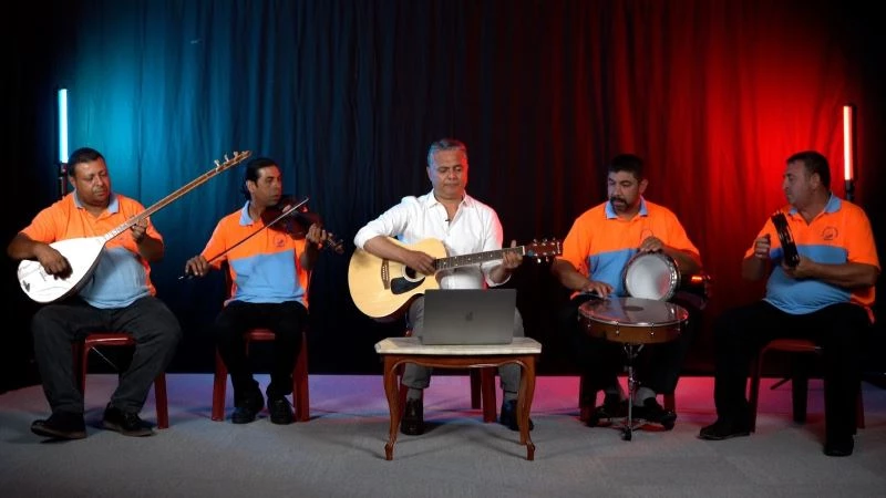 Başkan Uysal, Süpürge Faraş Orkestrası’yla bayram için buluştu
