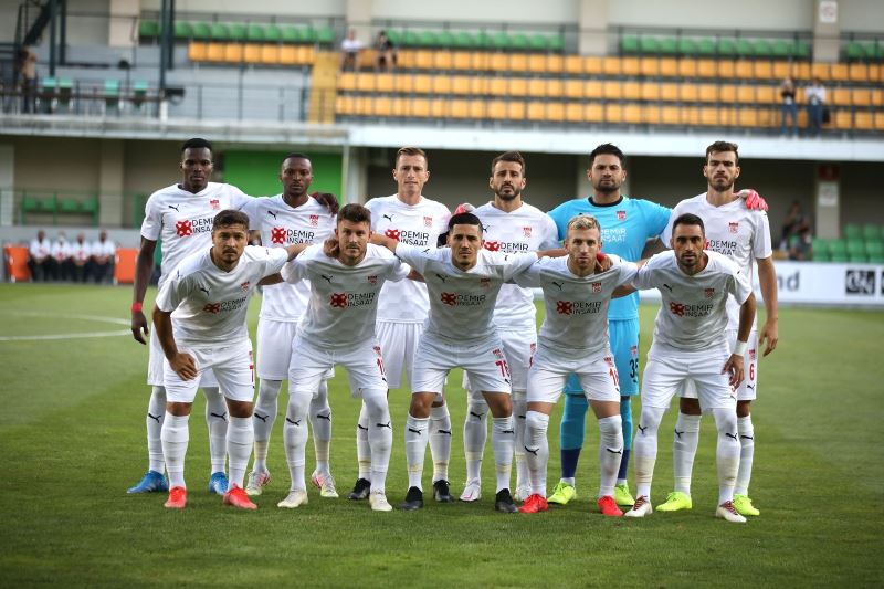 Avrupa Konfederasyon Ligi:  Petrocub: 0 - Sivasspor: 1 (İlk yarı)
