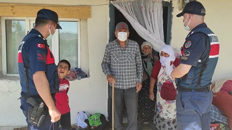 Jandarma kimsesizlerin kimsesi oldu
