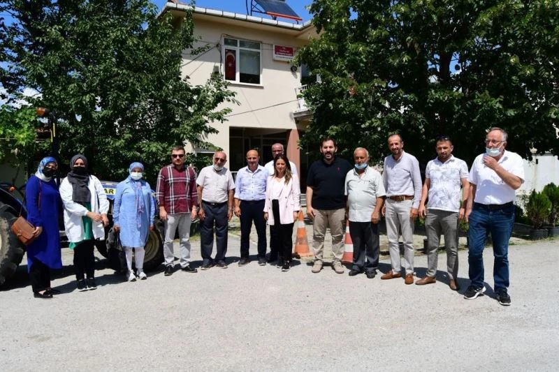 AK Partililer, köylerde vatandaşlarla bayramlaştı
