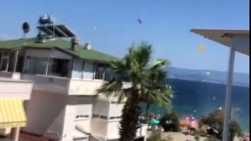 Turistik beldede oluşan hortum sahili birbirine kattı, 3 kişi yaralandı
