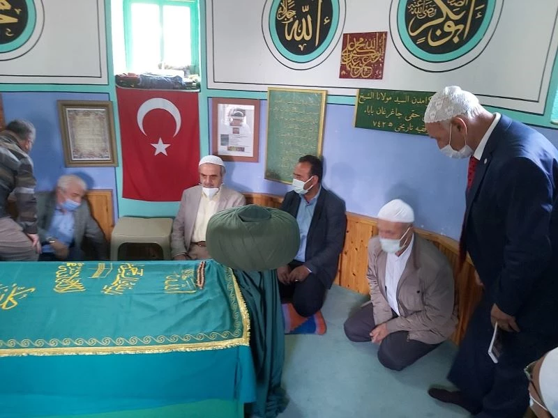 Gönül Alperenlerinden Çağırgan İsmail Hakkı Baba mezarı başında anıldı
