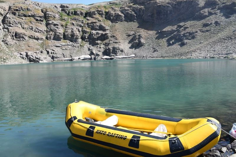 Şırnak’taki doğal göl, doğaseverlerin akınına uğradı
