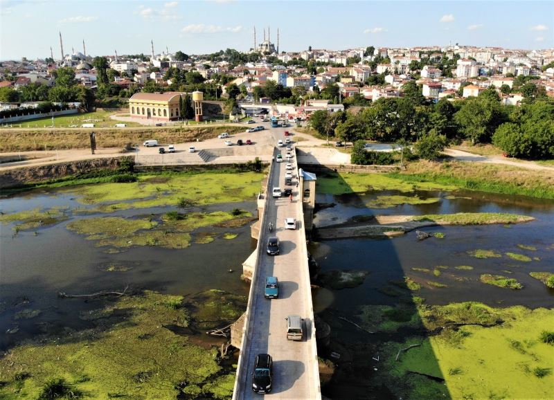 Edirne’de seviyesi düşen nehirlerde adacıklar oluştu
