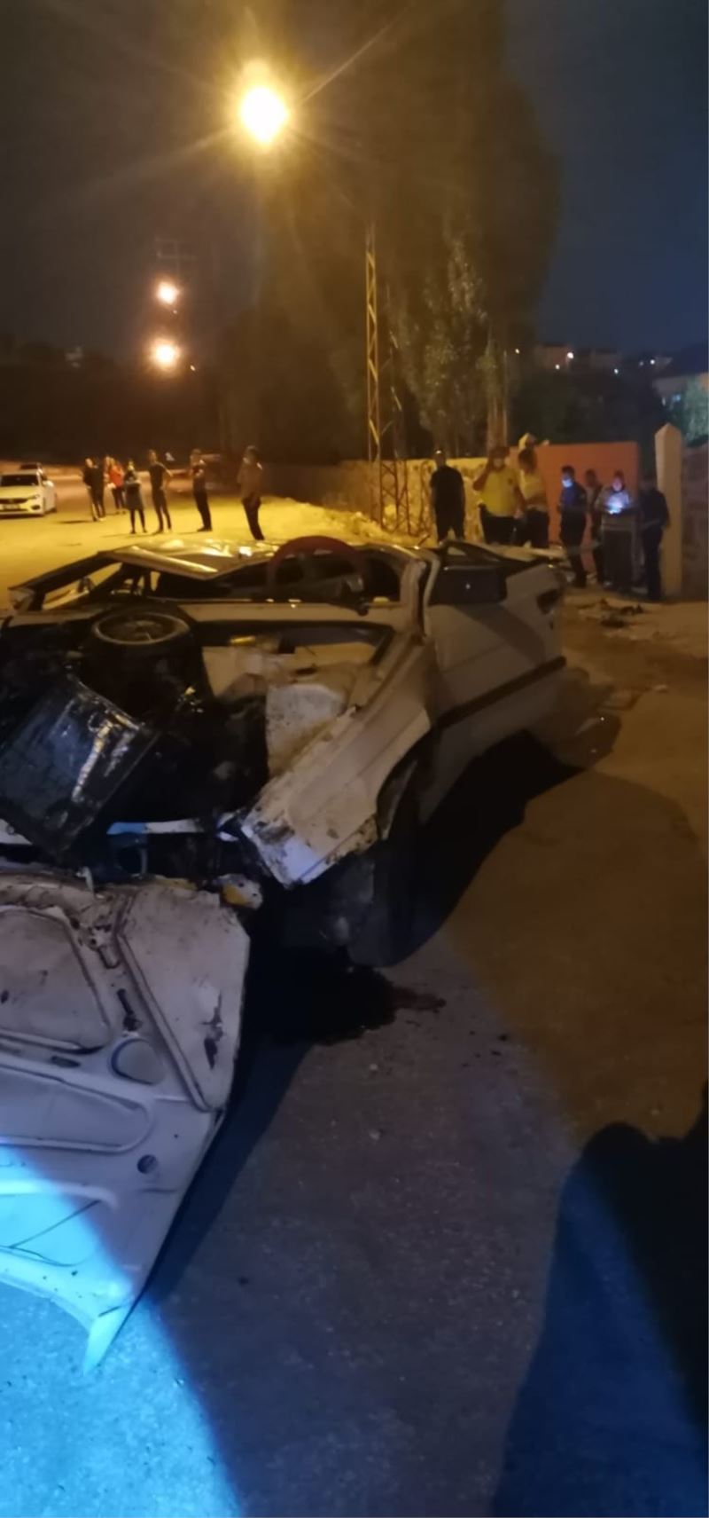 Van’da otomobil 8 metre yükseklikteki köprüden uçtu: 1 ölü, 2 yaralı
