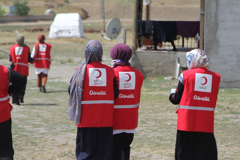 Kızılay Ağrı gönülleri, ihtiyaç sahibi ailelerin sofrasını kurban etiyle buluşturdu
