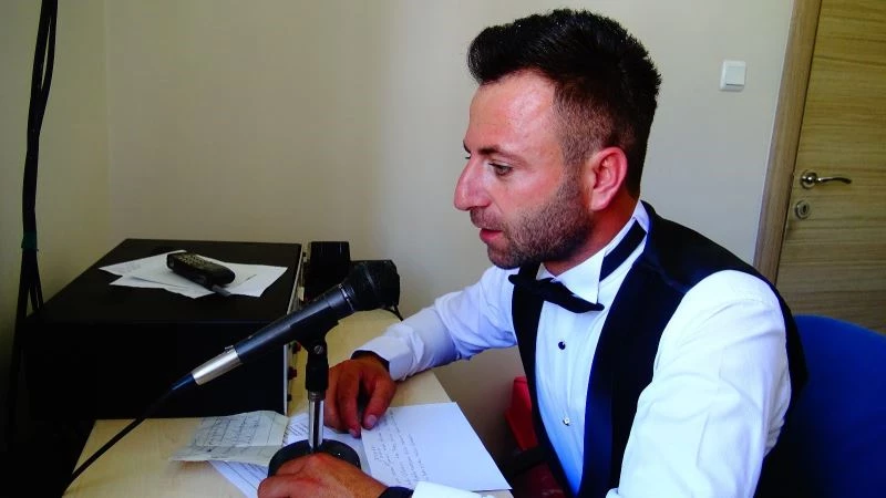 Zabıta memuru anons yaparak belde halkını düğününe davet etti
