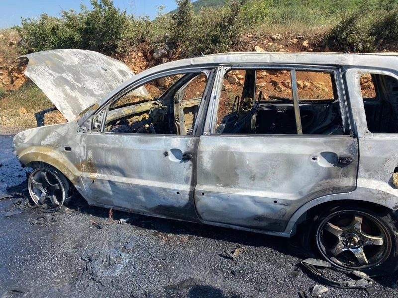 Cenazeye giderken aracı kül oldu
