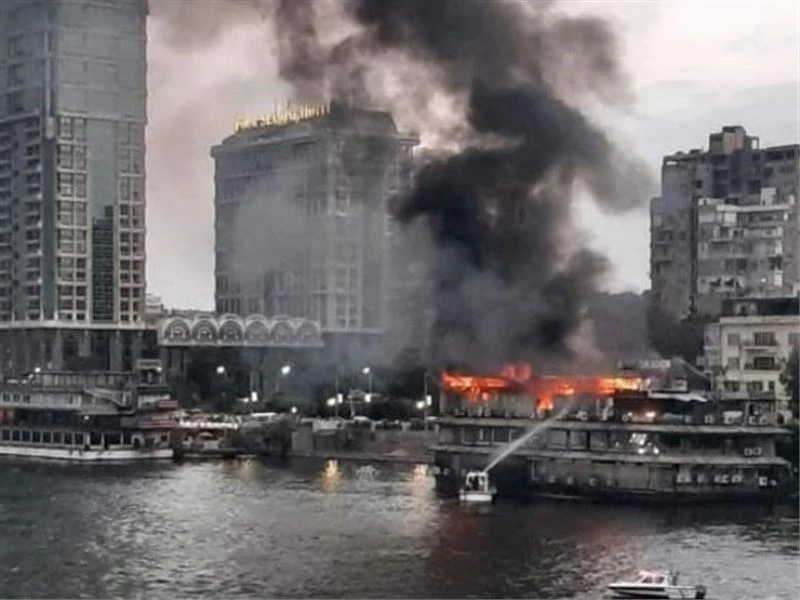 Nil Nehri’nde gemi alev alev yandı
