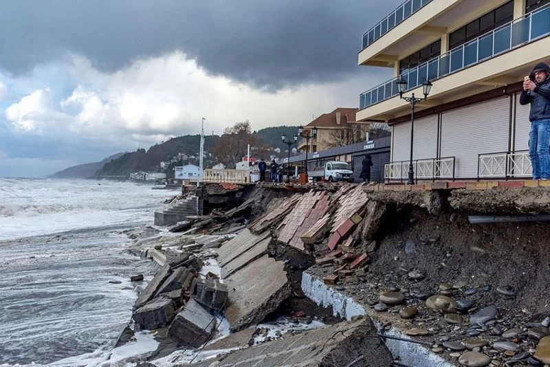 Soçi’yi sel ve fırtına vurdu: hortum anları kamerada
