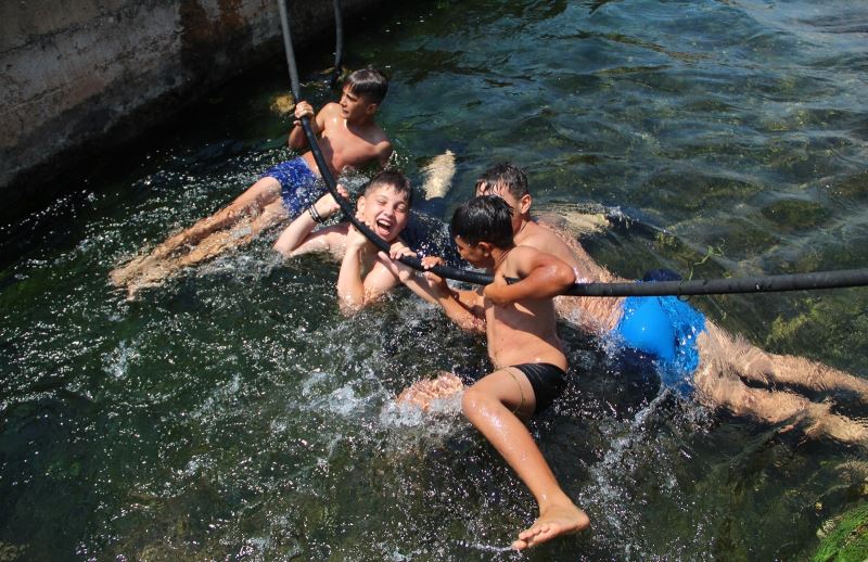 Antalya’da çocukların su parklarına alternatif serin eğlencesinde hortum önlemi
