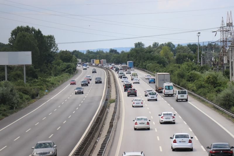 Bayram bitti, dönüş trafiği bitmedi
