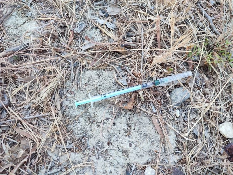 Mezarlıkları uyuşturucu bağımlıları mesken etti
