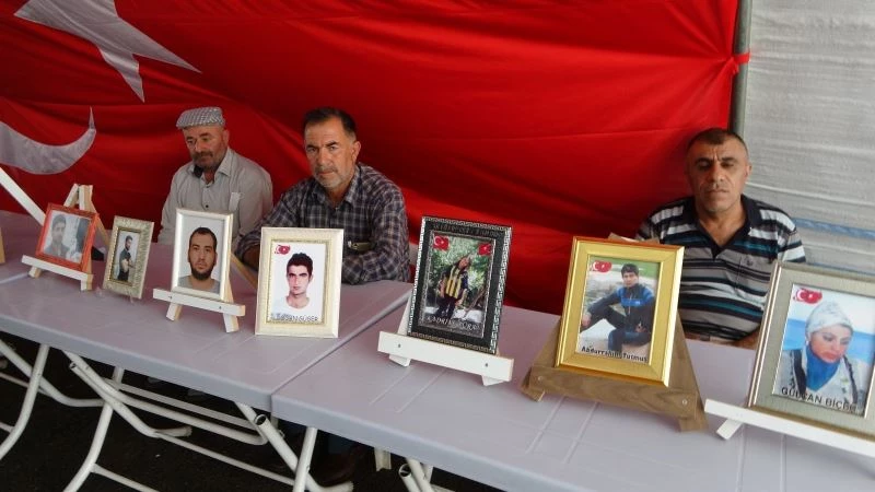 Aileler 694 gündür evlatlarına kavuşmak için nöbet tutuyor
