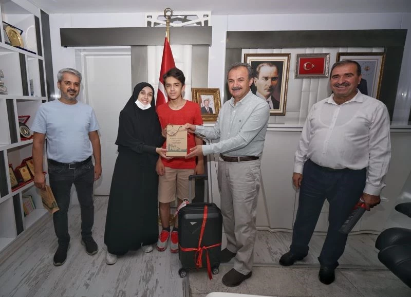 Başkan Kılınç, LGS şampiyonunu makamında ağırladı
