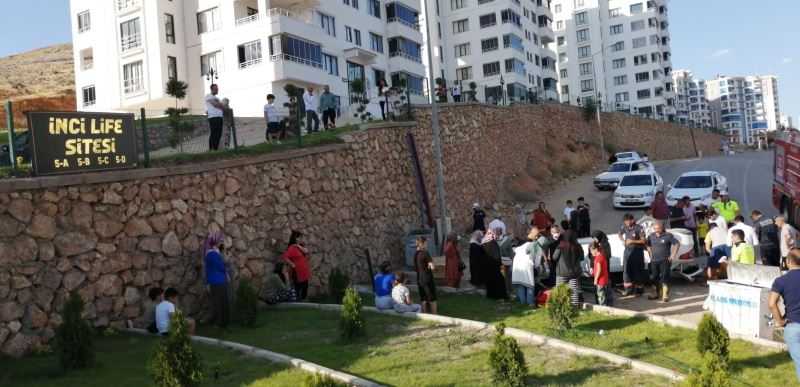 Elazığ’da otomobil istinat duvarından uçtu: 2 yaralı
