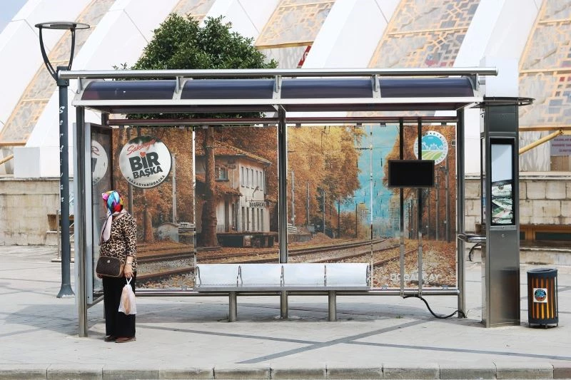 Büyükşehir, şehirdeki otobüs duraklarına doğal güzellikleri işledi
