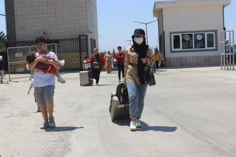 Bayramı ülkelerinde geçiren Suriyelilerin dönüşü başladı

