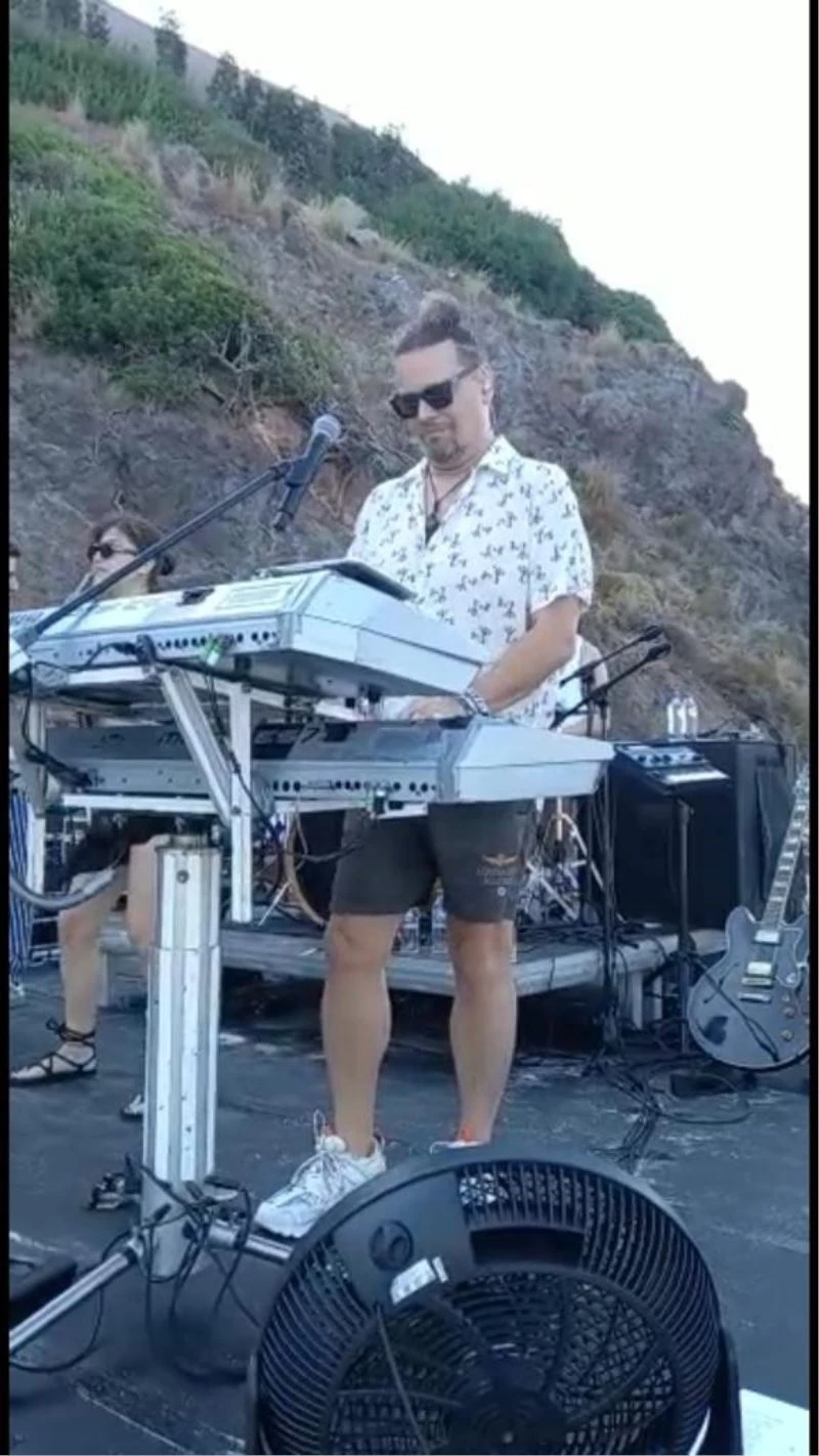 Tatilciler İskender Paydaş’la coştu
