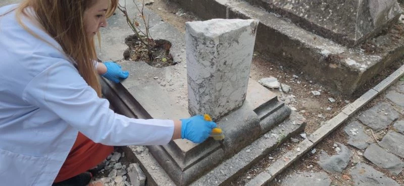  19. yüzyıla ait tarihi mezar taşları onarıldı
