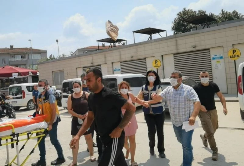 12 hırsızlık olayından yakalanıp gazetecilere terlik atan 3 zanlıdan 2’si tutuklandı
