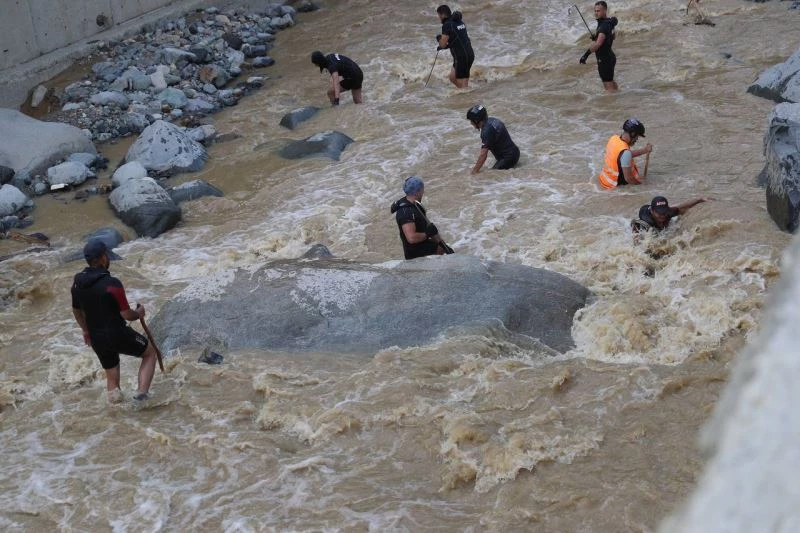 Polis Arama Kurtarma (PAK) ekiplerinin ilk görev yeri Artvin’de sel bölgesi oldu
